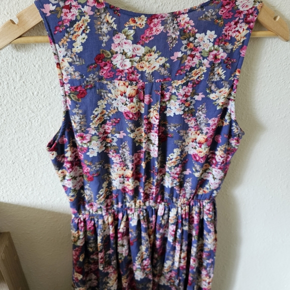 Floral Maxi Dress from Doe and Rae - Picture 5 of 8